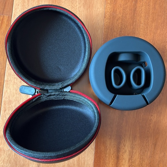 Black and Red Hard Shell Case - Picture 4 of 4